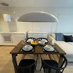 Waveside And 아파트