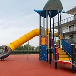 Waveside And 아파트